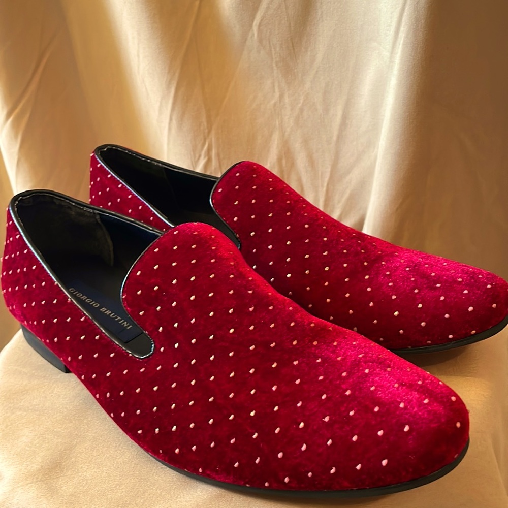 Great detailed red loafers for any occasion! Size 10.5-11. Get noticed!